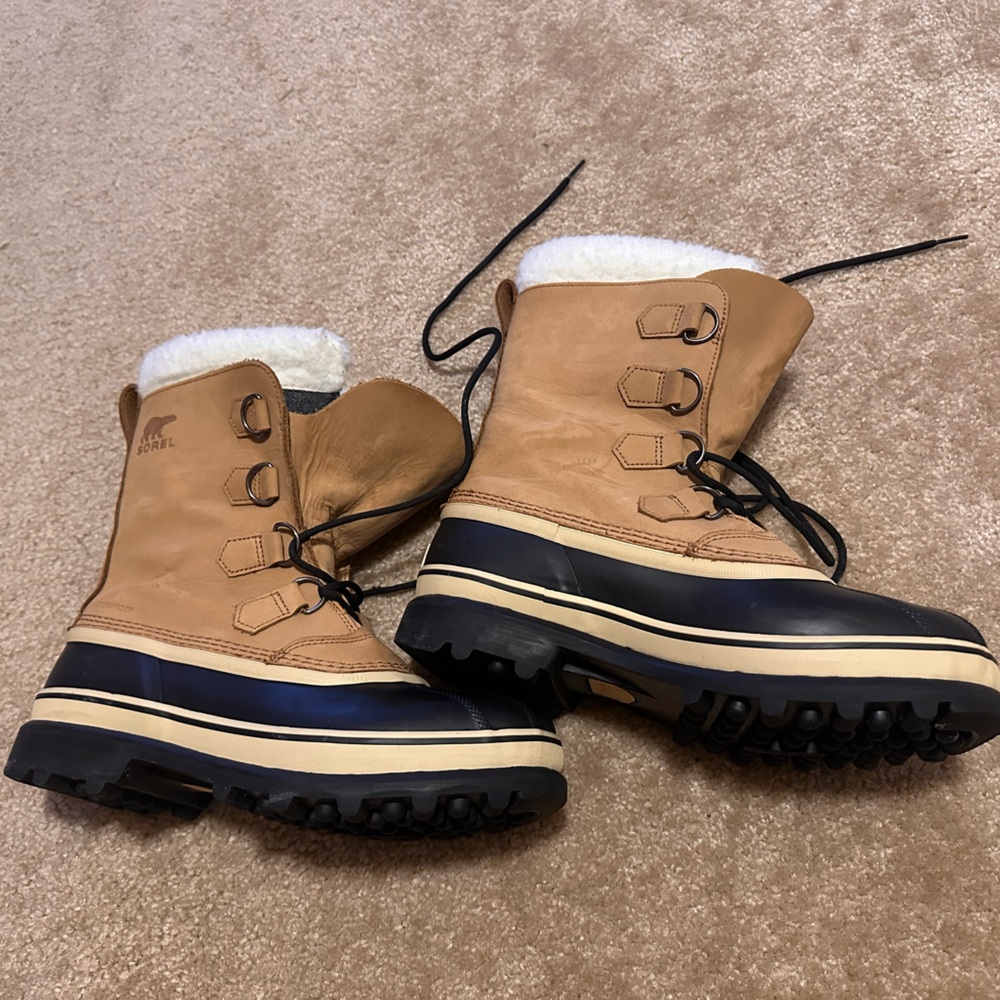 Sorel Caribou Waterproof Men’s boots size 9